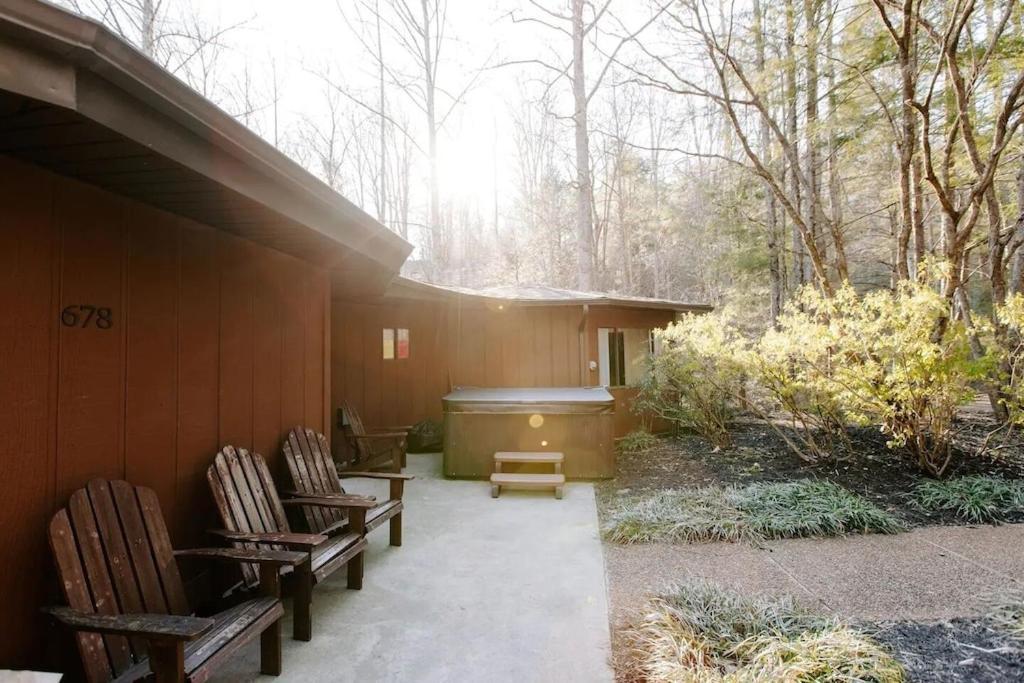Cabin With Treehouse Views, 3 King Beds, 4 Bunks, And Large Hot Tub! Gatlinburg Esterno foto