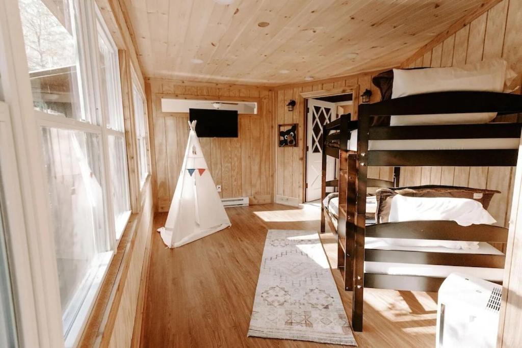 Cabin With Treehouse Views, 3 King Beds, 4 Bunks, And Large Hot Tub! Gatlinburg Esterno foto