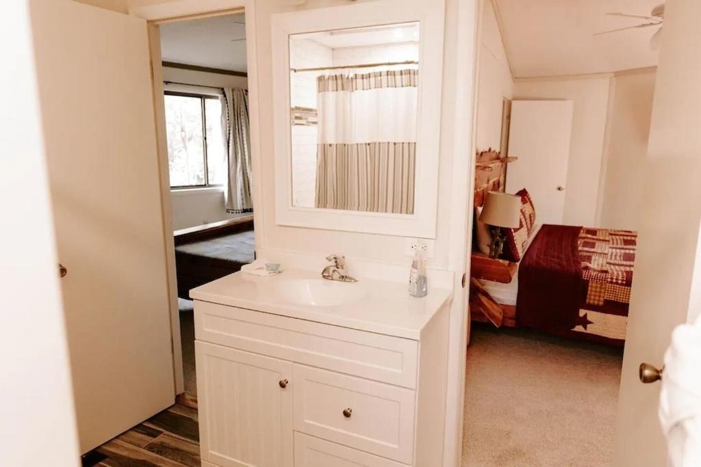 Cabin With Treehouse Views, 3 King Beds, 4 Bunks, And Large Hot Tub! Gatlinburg Esterno foto