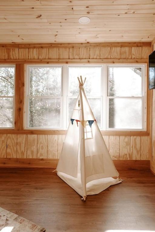 Cabin With Treehouse Views, 3 King Beds, 4 Bunks, And Large Hot Tub! Gatlinburg Esterno foto
